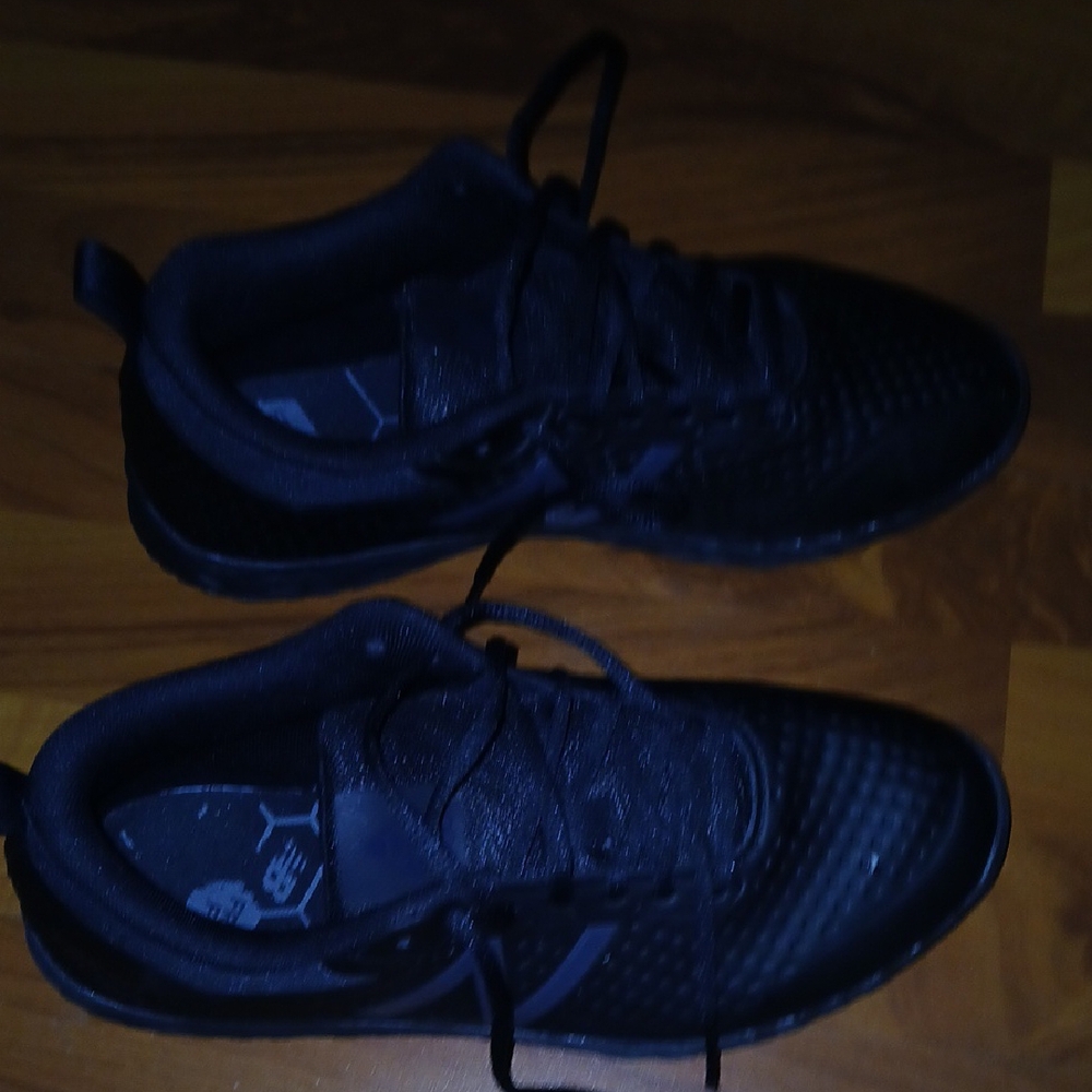 New Balance Black Athletic Shoes Low-Top Synthetic
